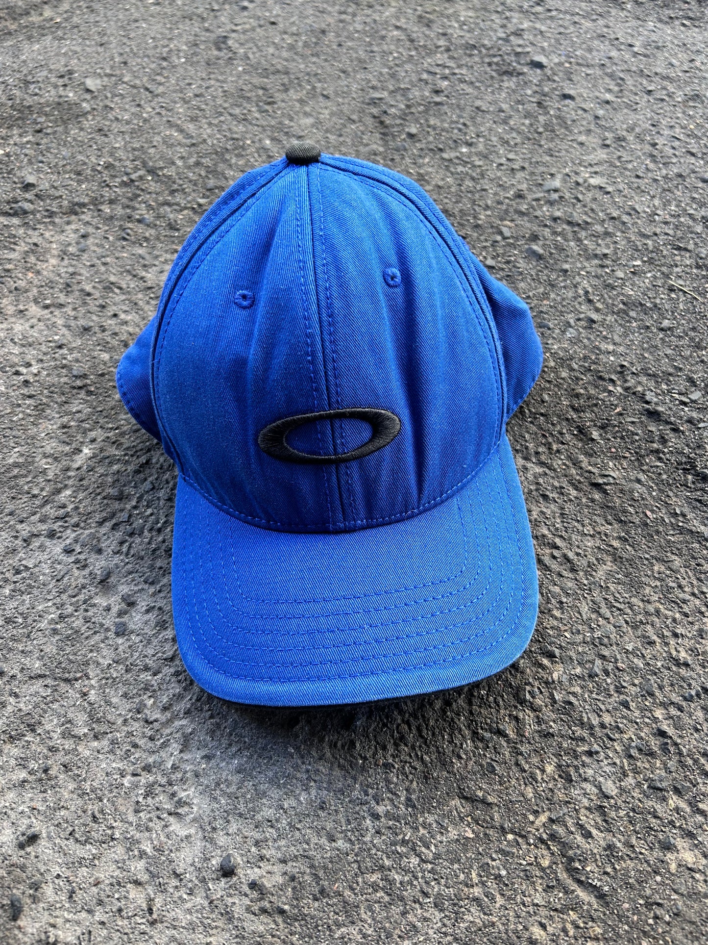 Vintage 00’s Oakley cap