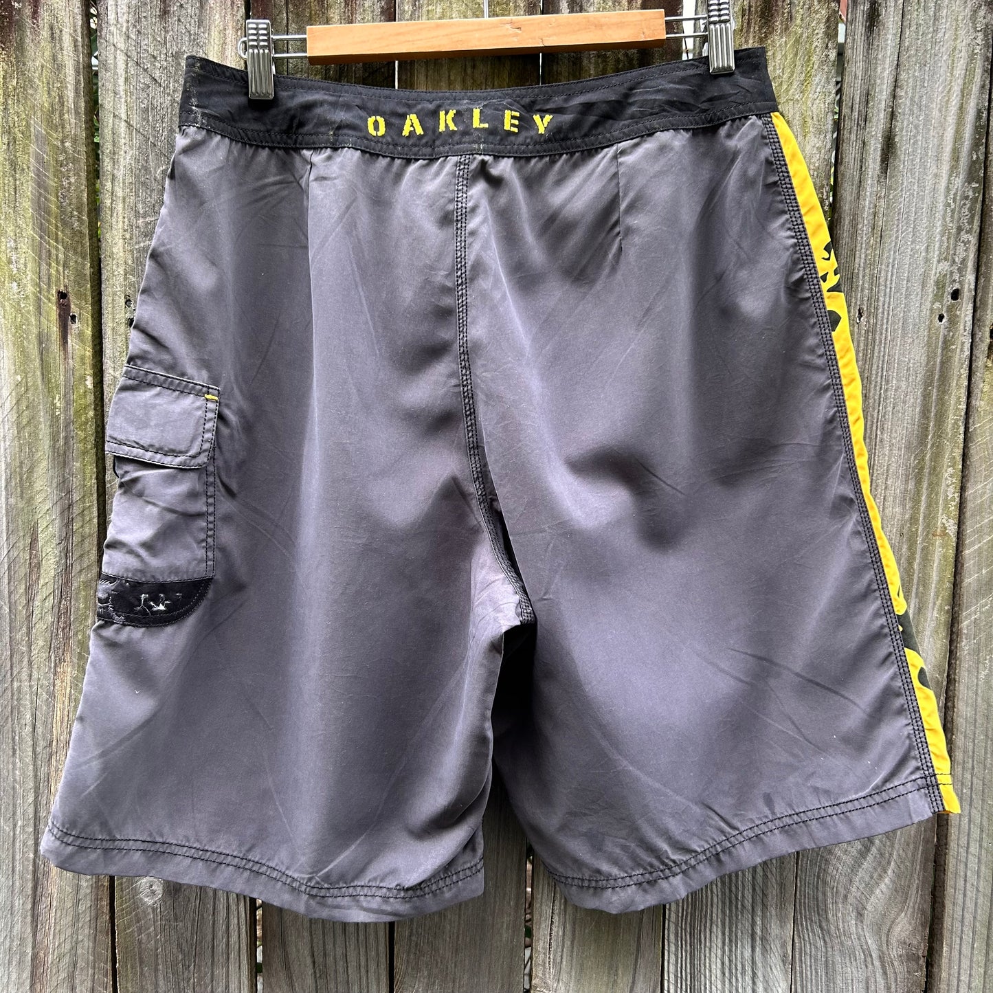 Y2K Oakley boardshorts W30’ (rare)
