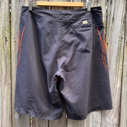 Y2K No boundaries boardshorts W34’